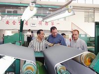 巴西客户参观福建宝利特集团合成革生产工艺流程